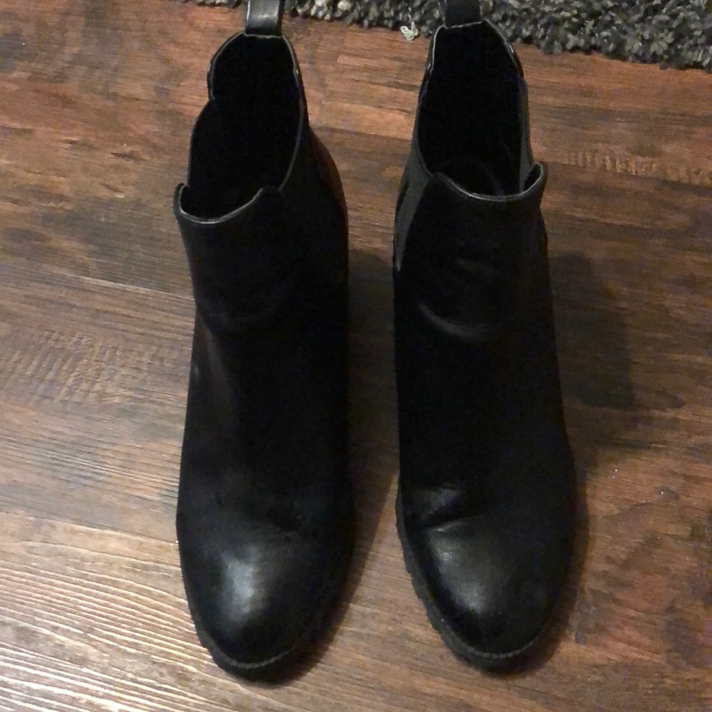 Ankle boots with a platform